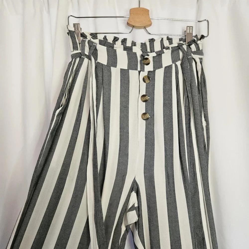 American Eagle white and‎ grey striped flowy/supersoft viscose pants